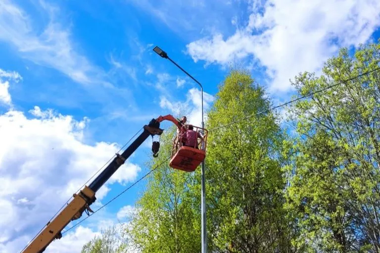 Монтаж опоры освещения.jpg